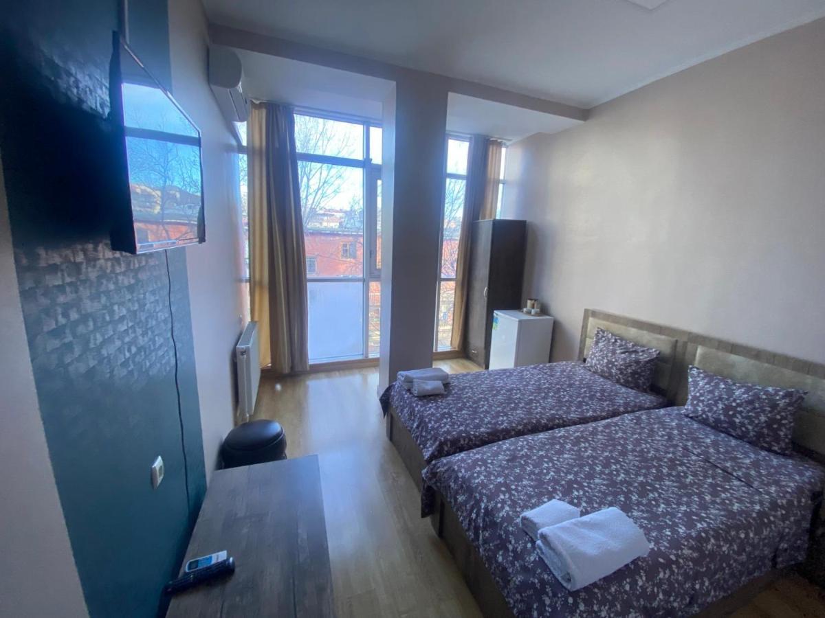 Hotel G & J Tiflis Exterior foto