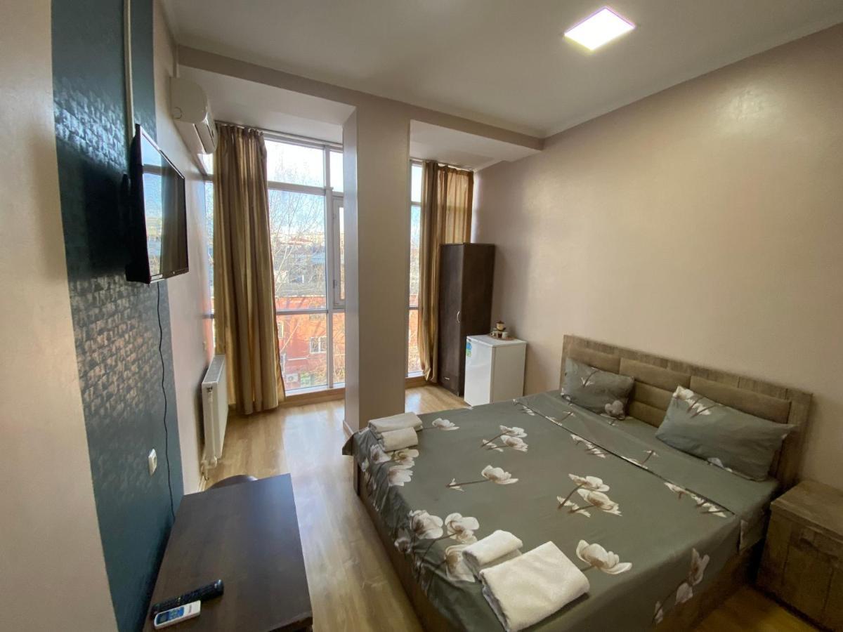 Hotel G & J Tiflis Exterior foto